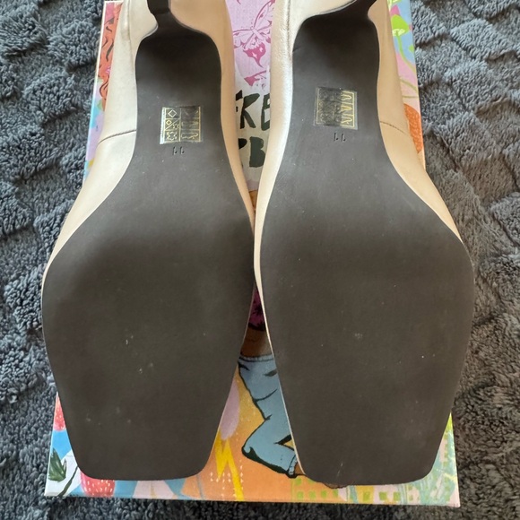 Natalya Women's Cream Heels - Picture 5 of 5